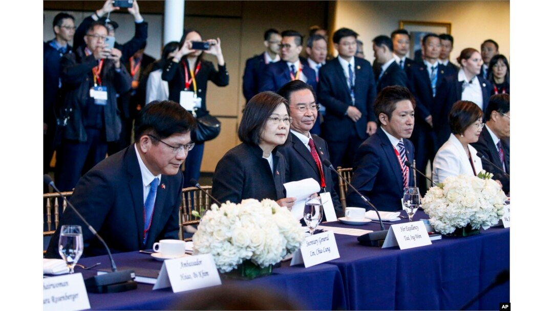 Taiwan President Tsai Ing-wen, second from left, attends a bipartisan leadership meeting at the Ronald Reagan Presidential Library in Simi Valley, Calif., April 5, 2023.