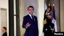 Президент Франції Еммануель Макрон понад два роки тому був одним з прихильників збереження діалогу з Москвою, але згодом визнав марність його неодноразових спроб переконати Владіміра Путіна не нападати на Україну.