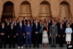 Yevropa Siyosiy maslahati ishtirokchilari Ispaniya qiroli Felip VI va malikasi Letitsiya bilan suratga tushdi, Granada, 5-oktabr, 2023
