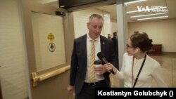 Кореспондентка української служби Голосу Америки в Конгресі США, Катерина Лісунова під час роботи. Фото: Костянтин Голубчик