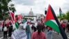 Manifestantes propalestinos protestan cerca del Capitolio de Estados Unidos antes de que el primer ministro israelí, Benjamin Netanyahu, se dirija a una reunión conjunta del Congreso el 24 de julio de 2024 en Washington.