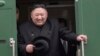 ARHIVA - Severnokorejski lider Kim Džong Un osmehuje se dok napušta voz u Kasanu, u Primorskom regionu, u Rusiji, 24. aprila 2019.