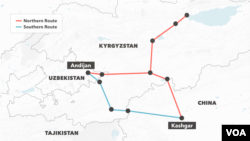 Xitoy-Qirg'iziston-O'zbekiston temir yo'li loyihada. Janubiy (ko'k) va shimoliy (qizil) yo'nalishlar taxmini.