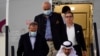 S leva na desno: Emad Šargi, Morad Tabaz i Siamak Namazi, bivši zatvorenici u Iranu, izlaze iz aviona u Dohi, u Kataru(Foto: AP) 
