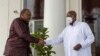 Mokonzi Uganda Yoweri Museveni akutani na mobondisi EAC (Likita lya bikolo bya Afrika ya est) mpo na kimya na RDC, Uhuru Kenyatta na Entebe, Uganda, 7 sanza ya mwambe 2023. (X/Office of the 4th President of Kenya)