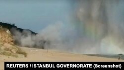 İstanbul'un Şile ilçesindeki Sofular Plajı'nda bir vatandaşın ihbarı üzerine ortaya çıkarılan 30'a yakın top mermisi imha edildi. 