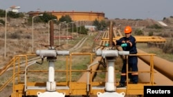 Irak Petrol Bakanı Hayan Abdülgani Ceyhan petrol terminali üzerinden petrol ihracatının yeniden başlamasına ilişkin meseleleri ele almak üzere Ankara'daydı.