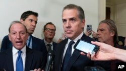 Гантер Байден у супроводі свого адвоката у Конгресі США 10 січня 2024 року. Фото: AP/Jose Luis Magana