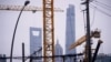 资料照：上海陆家嘴金融区附近的一处建筑工地。（2020年7月16日）