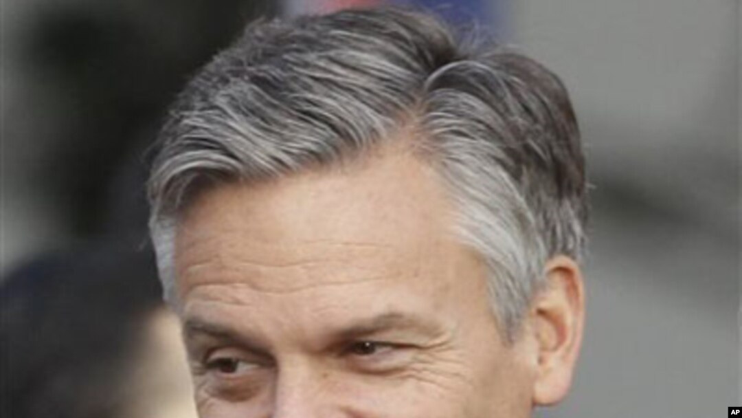 U.S. Ambassador to China Jon Huntsman arrives before President Barack Obama welcomes China's President Hu Jintao during a state arrival on the South Lawn of the White House in Washington, January 19, 2011