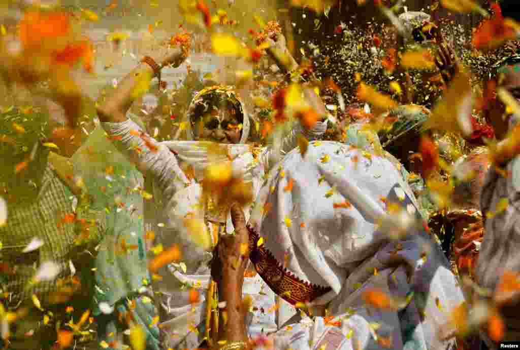 Hindistonda ranglar bayrami - Holi