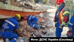Зведений загін ДСНС працює у провінції Хатай. Фото: ДСНС України