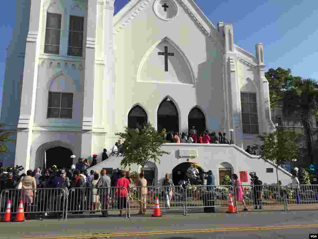 People gather ahead of worship services at the Emanuel AME Church in Charleston, South Carolina, June 21, 2015. (Jerome Socolovsky/VOA)