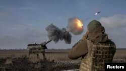 Постріл українських військових з німецької Panzerhaubitze 2000, Донецька область, лютий 2023 року