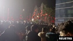 生产抗原检测试剂盒、全自动核酸提取仪等防疫产品的重庆大渡口中元汇吉药厂星期六（1月7日）爆发数以百计的员工聚集在厂区游行抗议，一度警方发生冲突。