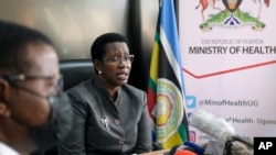 Katibu Mkuu wa Wizara ya Afya Uganda Diana Atwine athibitisha kuwepo kesi ya Ebola nchini, wakati wa mkutano na waandishi wa habari mjini Kampala, Uganda, Sept. 20, 2022. 