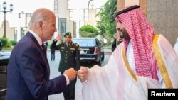 AQSh Prezidenti Jo Bayden Saudiya Arabistoni qirolining o'g'li, valiahd shahzoda Muhammad bilan so'rashyapti 