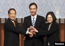 FILE - James Soong (L) shakes hands with Tsai Ing-wen(R) and Eric Chu before a televised debate ahead of the 2016 presidential election at the Taiwan Public Television Service station in Taipei, Taiwan, Dec. 27, 2015.