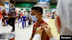 Myanmar migrant workers vaccinated