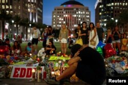 Floridaning Orlando shahrida yuz bergan xuruj qurbonlari xotirlanmoqda, Orlando, Florida, 14-iyun, 2016-yil.