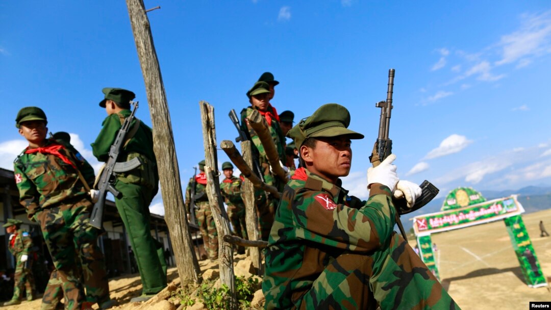 TNLA ခေါ် တအာင်း(ပလောင်)တပ်ဖွဲ့က တပ်ဖွဲ့ဝင်တချို့။ (ဇန်နဝါရီ ၁၂၊ ၂၀၁၄)