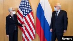 Muzokaralarda AQSh davlat kotibining o’rinbosari Vendi Sherman va Rossiya tashqi ishlar vazirining o’rinbosari Sergey Ryabkov yetakchiligidagi delegatsiyalar qatnashadi. 