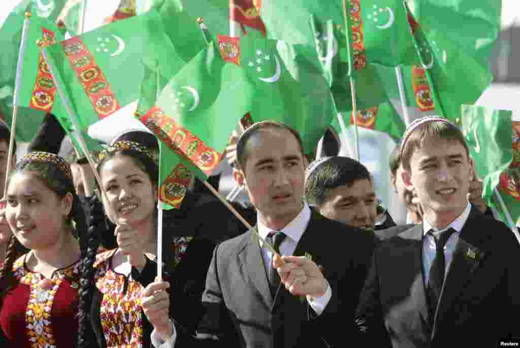 Prezident Qurbonguli Berdimuhammedov davrida ham shaxsga sig'inish chuqur ildiz otdi