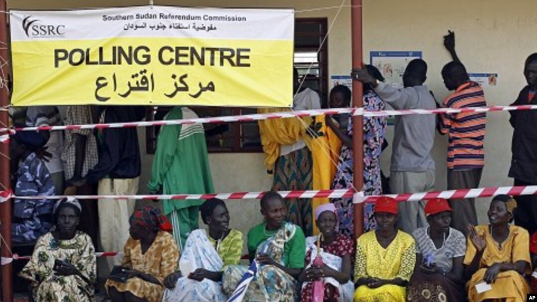 South Sudanese wait to vote at a polling station during the referendum in Juba, south Sudan, 09 Jan 2011