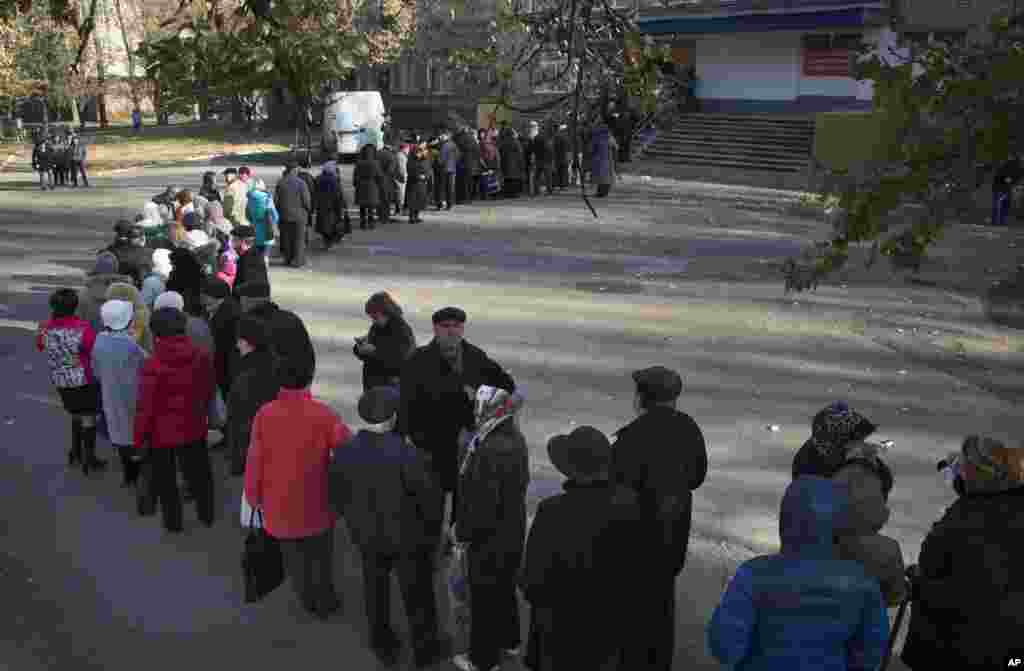 Ayirmachilar hukmron Donetsk va Lugansk oblastlarida saylovlar o'tdi. Rasmiy Kiyev va G'arb jarayonni tan olmayapti.