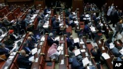 Misr yangi konstitutsiyasi moddalarini tahlil qilayotgan komissiya