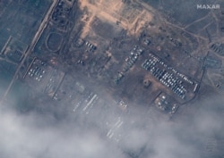 Rossiya-Ukraina chegarasi yaqinida rus qo'shinlari joylashgani aks etgn tasvir, dekabr, 2021