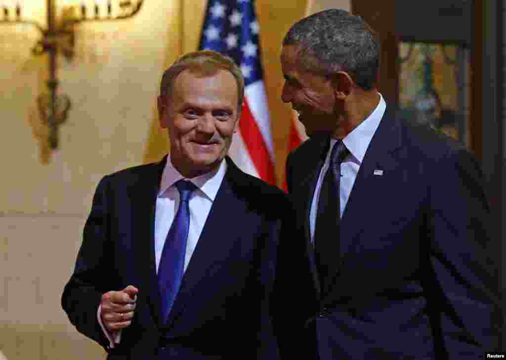 Barak Obama Varshavada Polsha Bosh vaziri Donald Tusk bilan ko'rishdi.