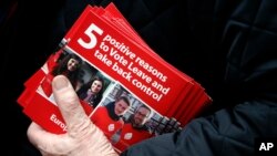 Britaniyaning Yevropa Ittifoqidan chiqish tarafdori varaqalar bilan 