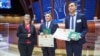 Qamoqda mukofot olgan uyg'ur faoli