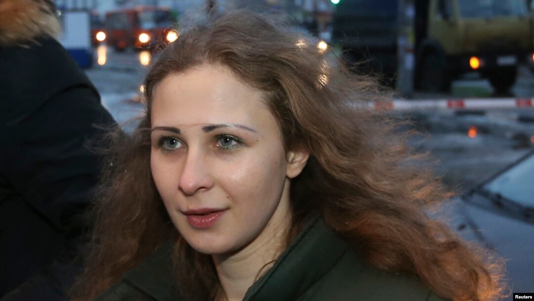 Maria Alyokhina, member of Russian punk band Pussy Riot, speaks to the media at a train station in Nizhny Novgorod, Dec. 23, 2013.