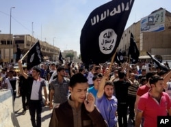 Mosul - sunniy mazhabidagi musulmonlar yashaydigan shahar. 1,2 million odam yashaydi. Turkiya bu shahar "Islomiy davlat" qo'liga o'tishini aslo istamaydi. "Mosul tozalanadi va sunniy arablar, turkman va sunni kurdlar yashashi kerak", - deydi Erdog'an. Iroq va Turkiya bilan hamkor AQSh Mosul "Islomiy davlat" dan tortin olinadi degan umidda. Biroq Amerika nazarida Iroq hududiga ruxsatsiz kirib xalqaro qonunlarni buzayotgan Turkiya uzoqni o'ylab qaror qilmayapti.