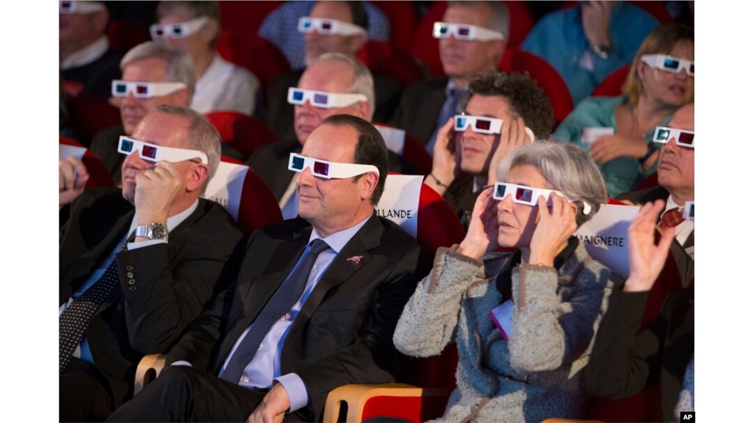 French officials view the comet landing