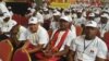 Militantes aprovam, observadores falam em falta de democracia