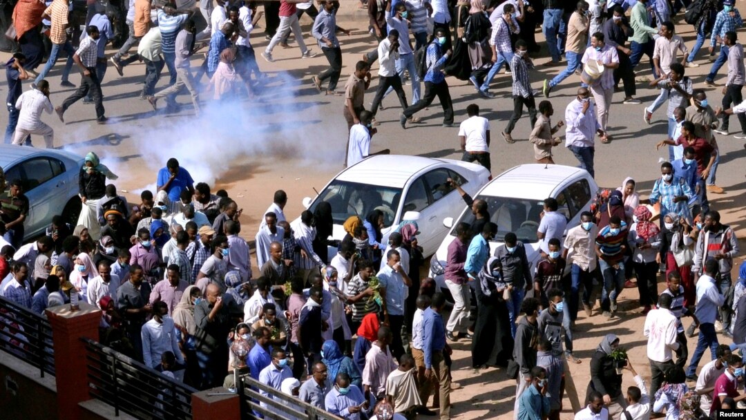 Waandamanaji wanaoipinga serikali ya Sudan