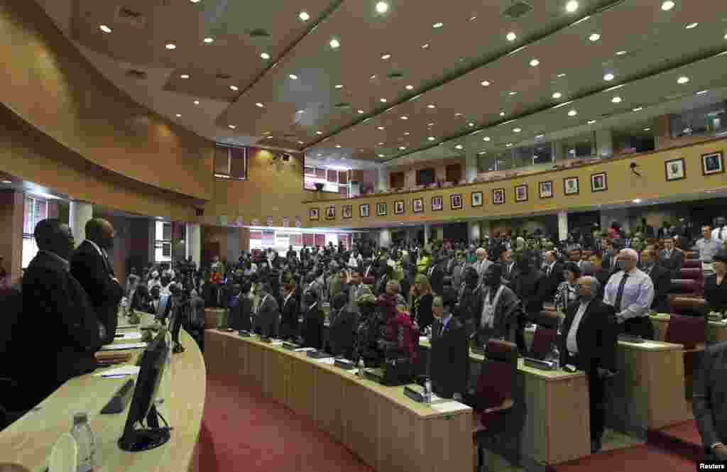 Nigeriyaning Tashqi aloqalar markazida xalqaro diplomatik xizmat vakillariga Ebolaga oid so'nggi vaziyat haqida ma'lumot berilmoqda, Abuja, 7-avgust, 2014-yil.
