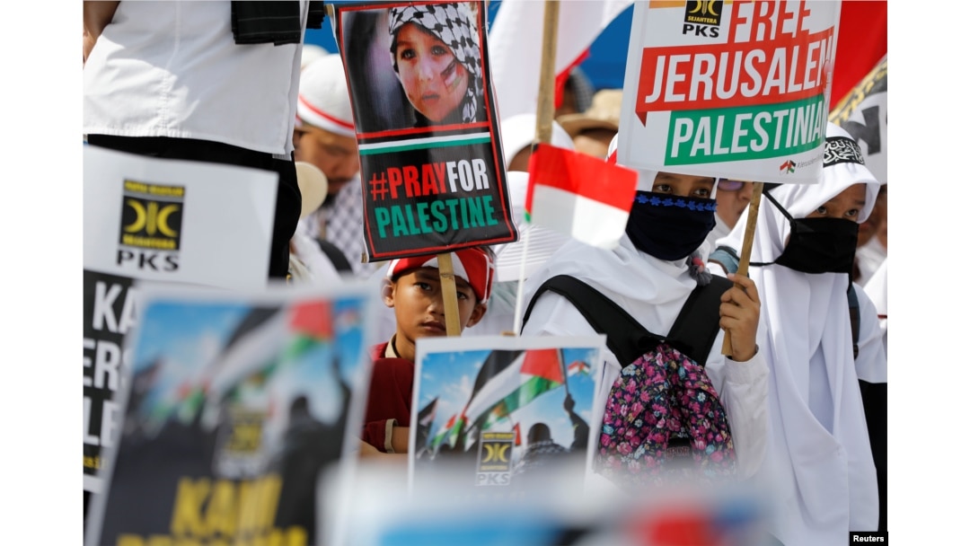Protesters hold a rally outside the U.S. Embassy in Jakarta, Indonesia, to condemn the U.S. decision to recognize Jerusalem as Israel's capital, Dec. 10, 2017.