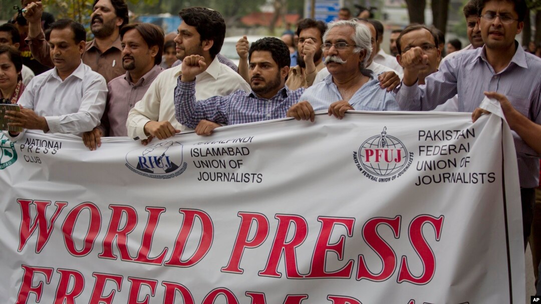 Pakistan journalists rally to observe the World Press Freedom Day in Islamabad, Pakistan, May 3, 2016.