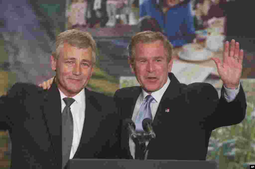 Prezident Jorj Bush, Senator Chak Xeygl Nebraskada. 12-may, 2003-yil.