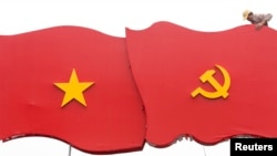 Ở những quốc gia văn minh, không bao giờ xảy ra tình trạng, dẫu đã phát giác tội phạm nhưng hệ thống bảo vệ và thực thi pháp luật dân sự phải ngừng lại vì nghi can làm việc cho... Bộ Quốc phòng.