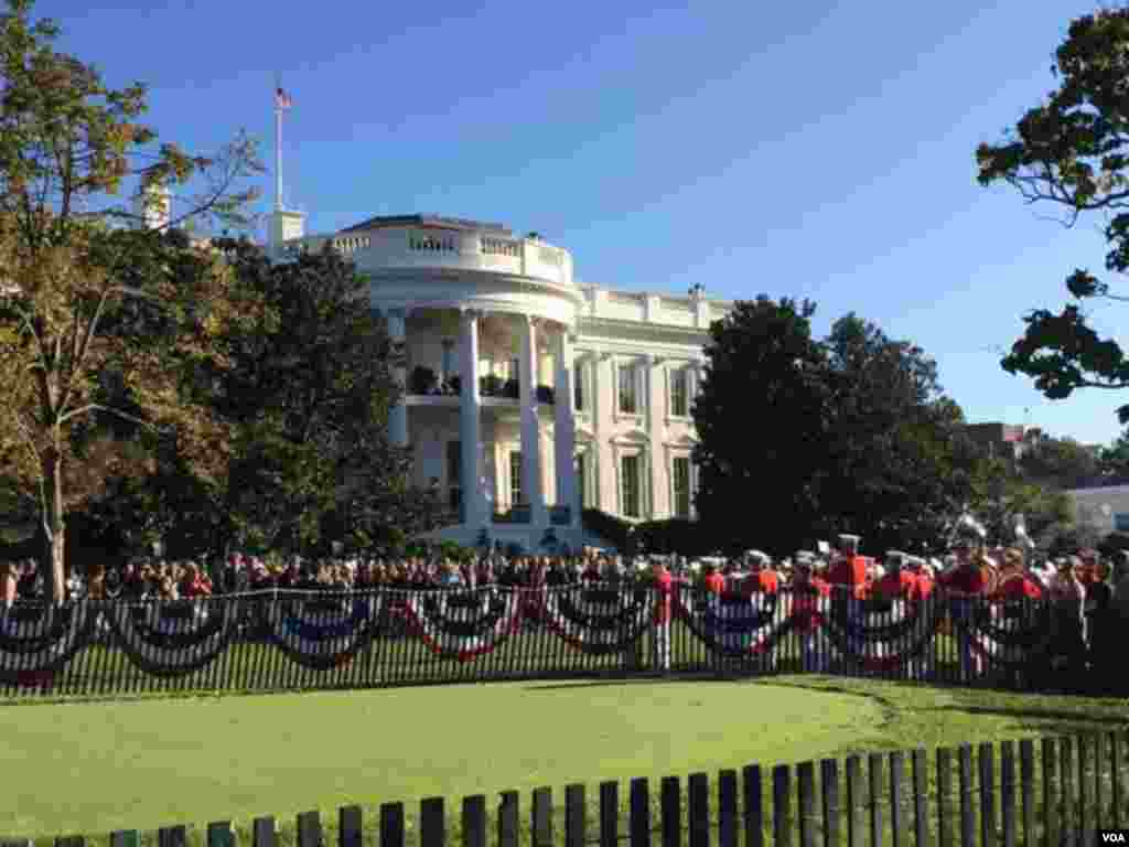 The White House estimates that more than 10,000 guests were in attendance for the ceremony welcoming Pope Francis, Sept. 23, 2015.