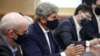 美国总统气候变化事务特使约翰·克里(John Kerry)在东京与日本环境事务官员举行会谈（路透社 2021年8月31日）