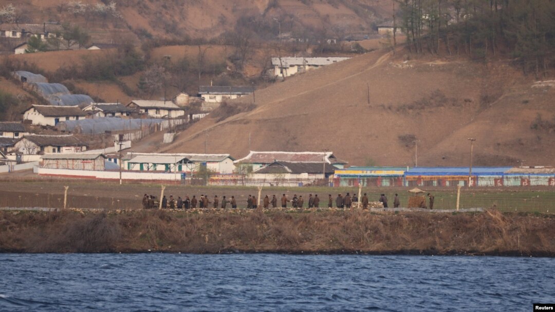 지난해 4월 중국 단둥에서 바라본 북한 신의주.