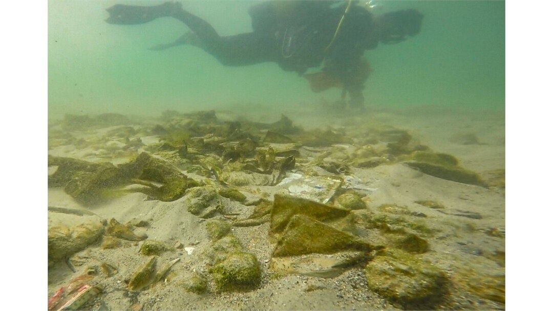 Franck Chabert, owner of the Barracuda Dive Club, pulls rubbish from the sea floor during an underwater cleanup for Earth Day in Dakar, Apr. 23, 2021.
