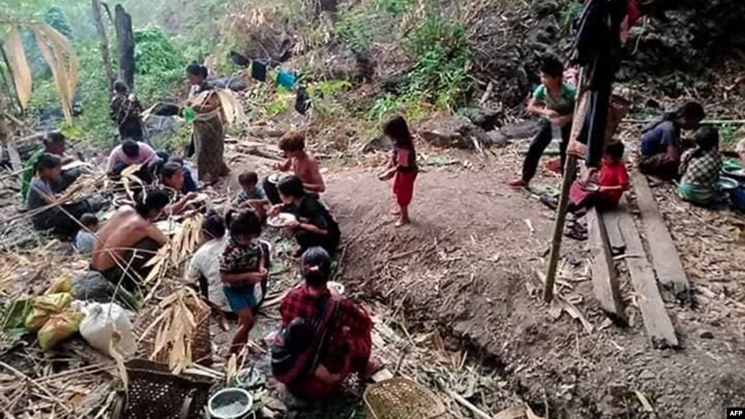 မင်းတပ်မြို့မှ စစ်ဘေးရှောင်များ။ (ဓာတ်ပုံ - Chin World)
