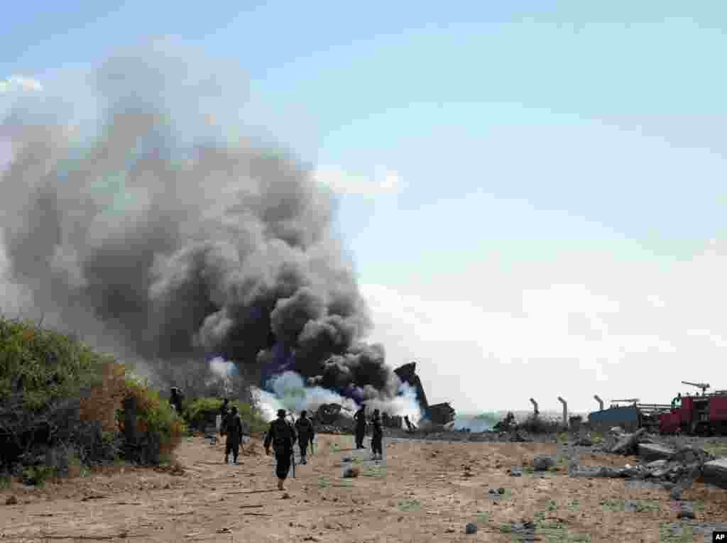 African Union Mission in Somalia firefighters attempt to extinguish the fire after a plane crash landed at Mogadishu's airport, August 9, 2013. (AMISOM)